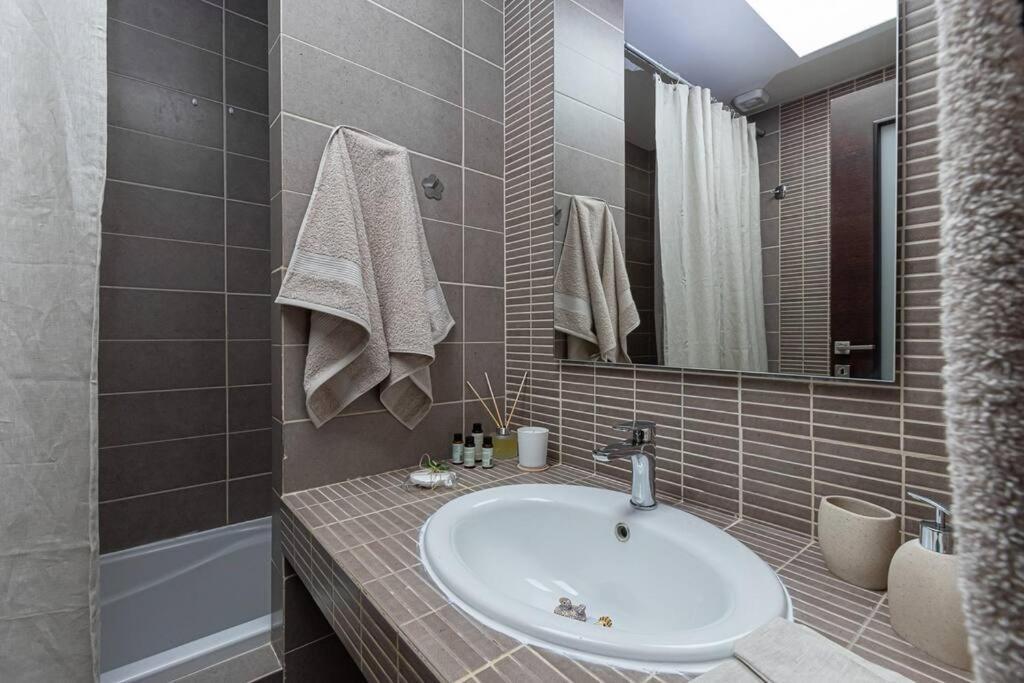 Nh Urban Living In Nea Alikarnassos Apartment Heraklion  Bagian luar foto