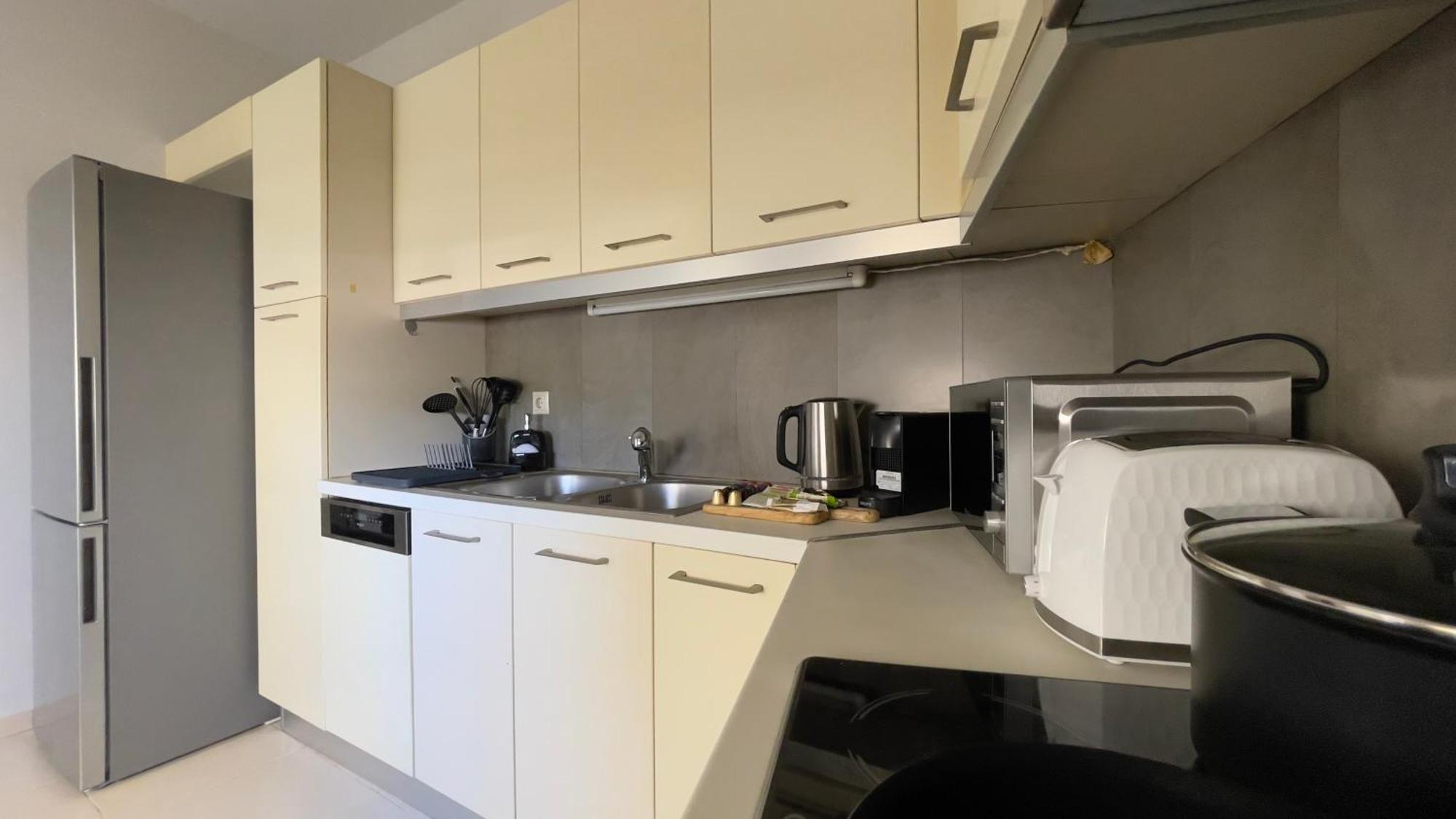 Nh Urban Living In Nea Alikarnassos Apartment Heraklion  Bagian luar foto
